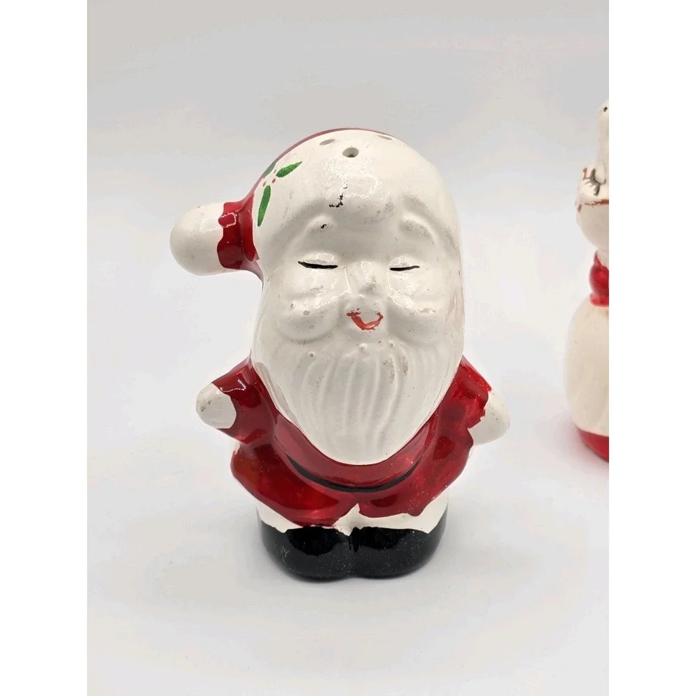 Vintage Mr. and Mrs. Santa Claus  Salt Pepper‎ Shakers Kissing Ceramic